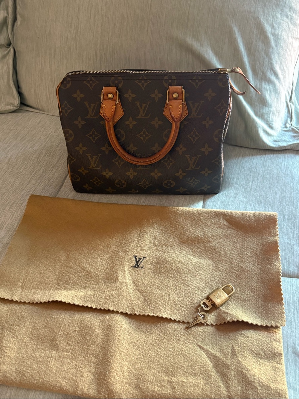 Louis Vuitton vintage speedy 25 Monogram Canvas Satchel with Tan Handles